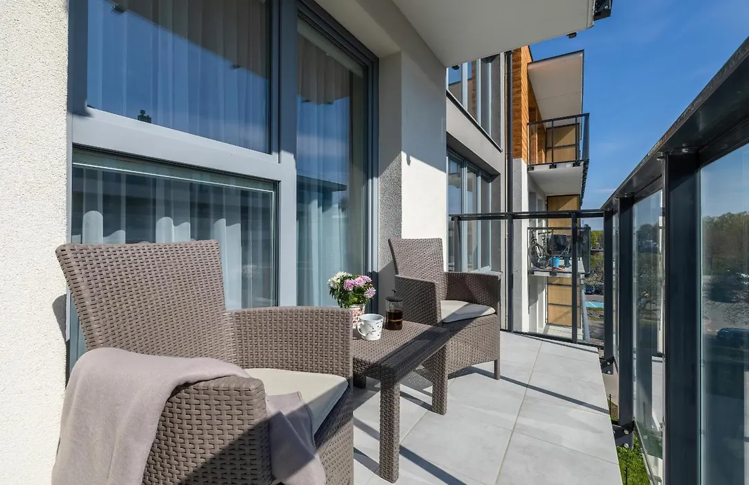 Gustowny Apartament z Parkingiem i Balkonem w Kolobrzegu by Noclegi Renters-1